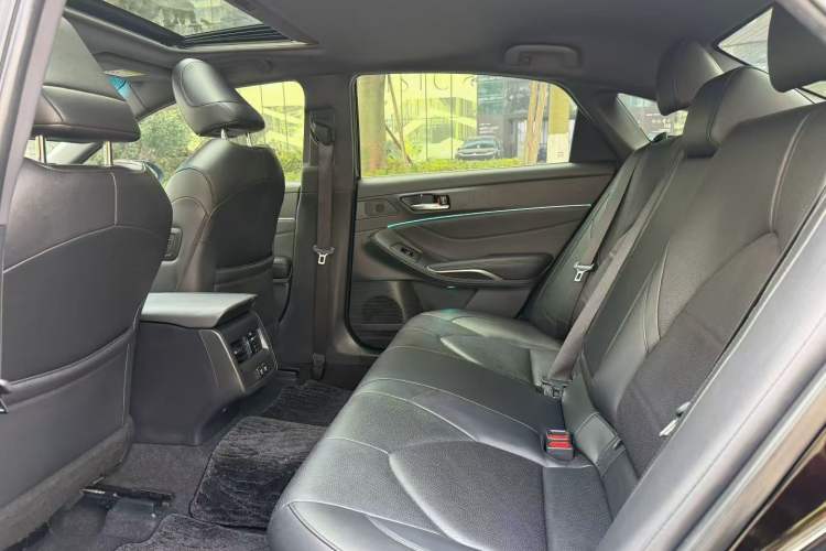 Used Toyota Avalon 2019 Dual-Engine 2.5L Luxury Edition China VI Standard
