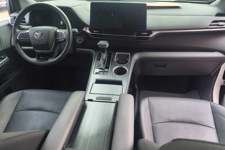 Used Toyota Sienna 2024 2.5L Hybrid Four-Wheel Drive Prestige Edition
