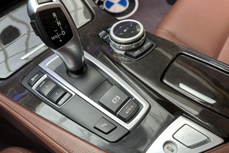 Used BMW 5 Series 2014 525Li Leading Model
