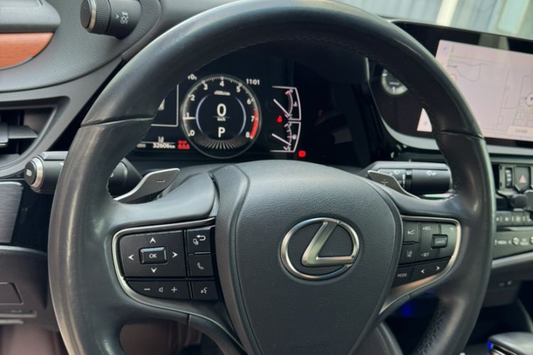 Used Lexus ES 2022 200 Excellence Edition
