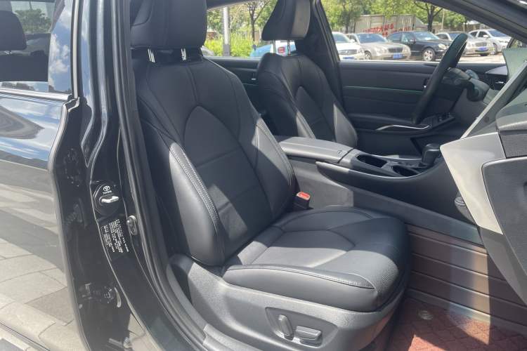 Used Toyota Avalon 2023 Dual-Engine 2.5L Luxury Edition
