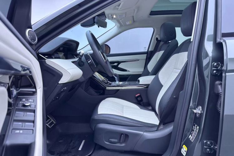 Used Land Rover Range Rover Evoque 2021 Range Rover Velar L 249PS R-Dynamic First Edition
