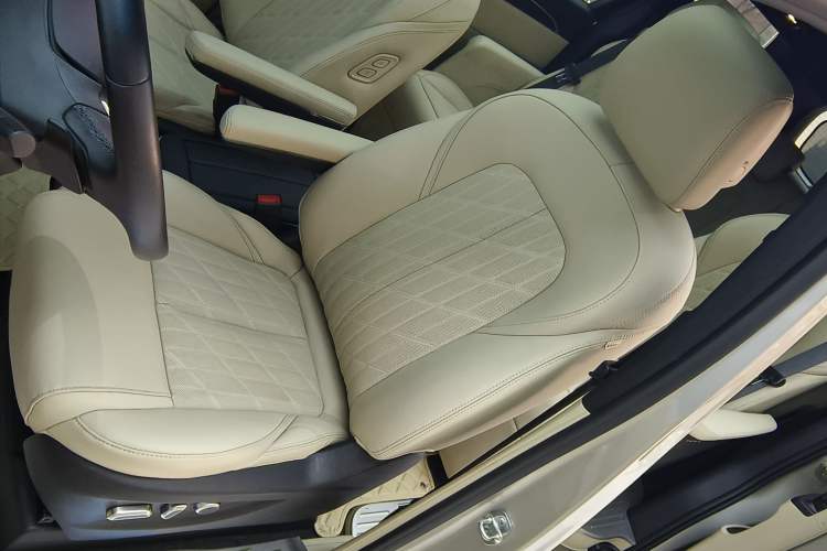 Used Buick GL8 2022 ES Land Cruiser 653T Luxury Model
