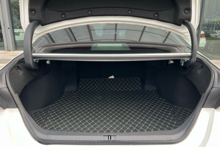 Used Toyota Avalon 2019 Dual-Engine 2.5L Luxury Edition China VI Standard