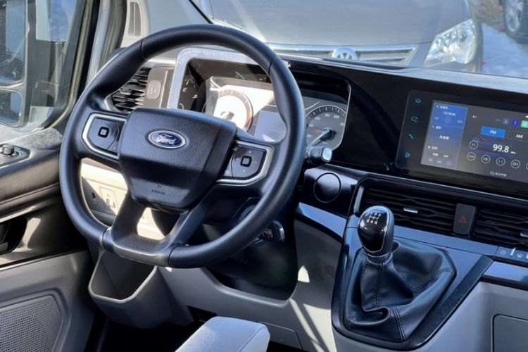 Used Ford Transit 2023 2.0T Diesel Manual Commercial & Travel Version Mid-axle Low-roof Design 7/8/9-Seater
