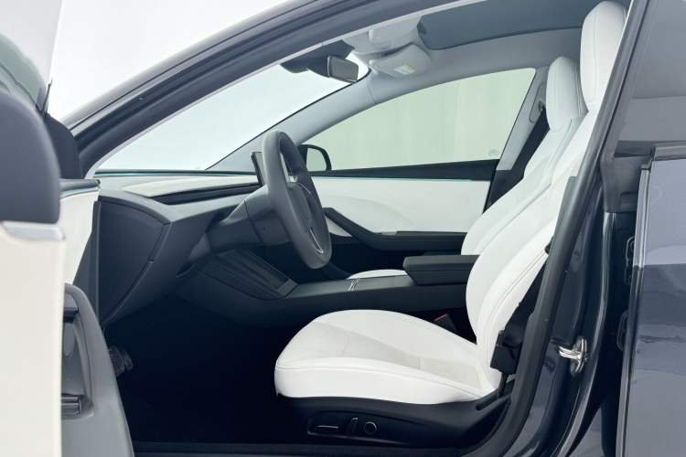 Used Tesla Model 3 2023 Long-Range All-Wheel-Drive Version
