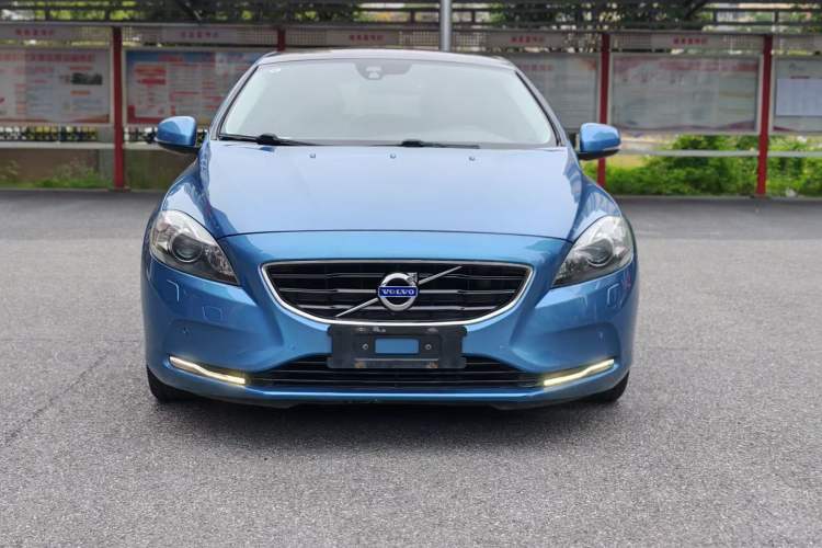 Used Volvo V40 2015 1.6T Zhiya Edition
