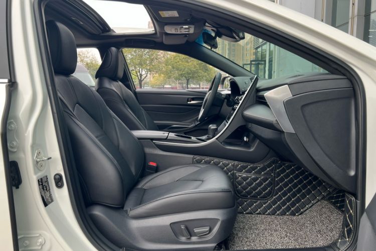 Used Toyota Avalon 2019 Dual-Engine 2.5L Luxury Edition China VI Standard