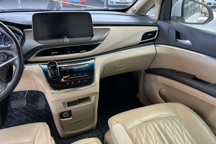 Used Buick GL8 2023 Facelifted Land Cruiser Executive Luxury Version
