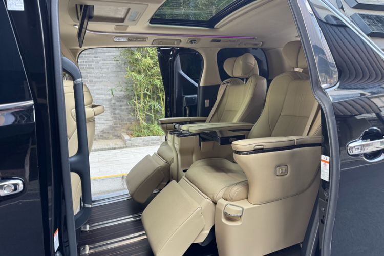 Used Toyota Alphard 2018 Revised Version 3.5L Premium Edition
