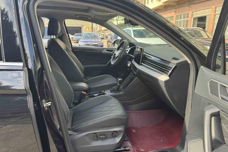 Used Volkswagen Tiguan L 2024 Outstanding Model 330TSI Automatic Two-Wheel Drive R-Line Dragon Glory Edition