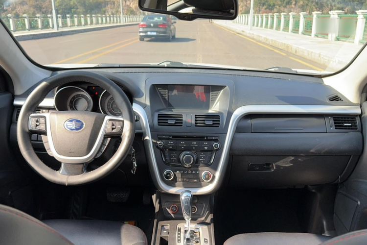 Used Bestune X80 2013 2.0L Automatic Comfort Edition
