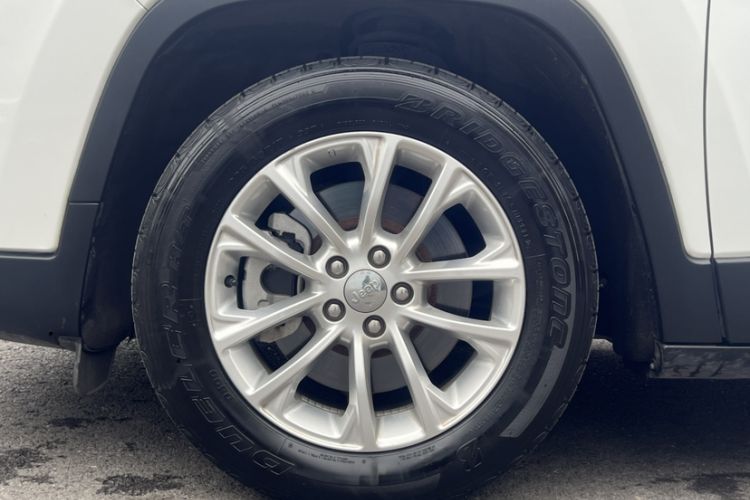 Used  Cherokee 2019 2.0T Two-Wheel Drive Smart Enjoyment Version China V
