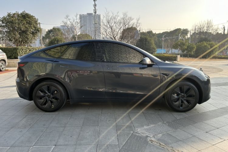 Used Tesla Model Y 2024 Rear-Wheel-Drive Version
