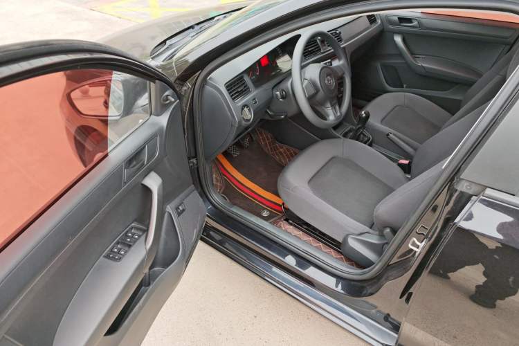 Used Volkswagen Santana 2015 1.4L Manual Fashion Edition
