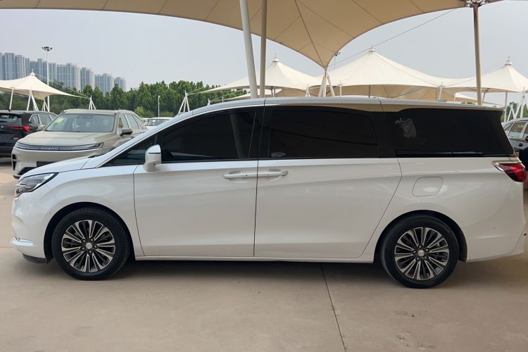 Used Buick GL8 2021 ES Landtrek 653T Luxury Model
