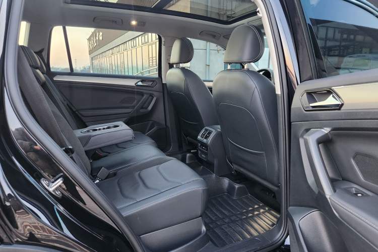 Used Volkswagen Tiguan L 2019 Revised 330TSI Automatic Two-Wheel Drive Smart & Luxury Edition China VI Standard