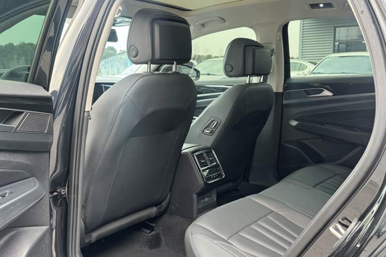 Used Volkswagen Passat 2025 Premium Version 380TSI Dragon Edition
