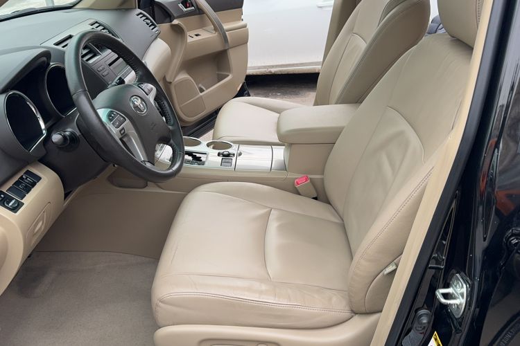 Used Toyota Highlander 2012 2.7L Two-Wheel Drive 7-Seater Luxury Edition
