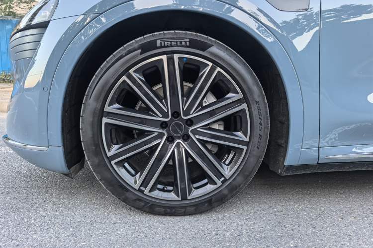 Used Hima Luxeed R7 2024 All-Electric 667 km Max
