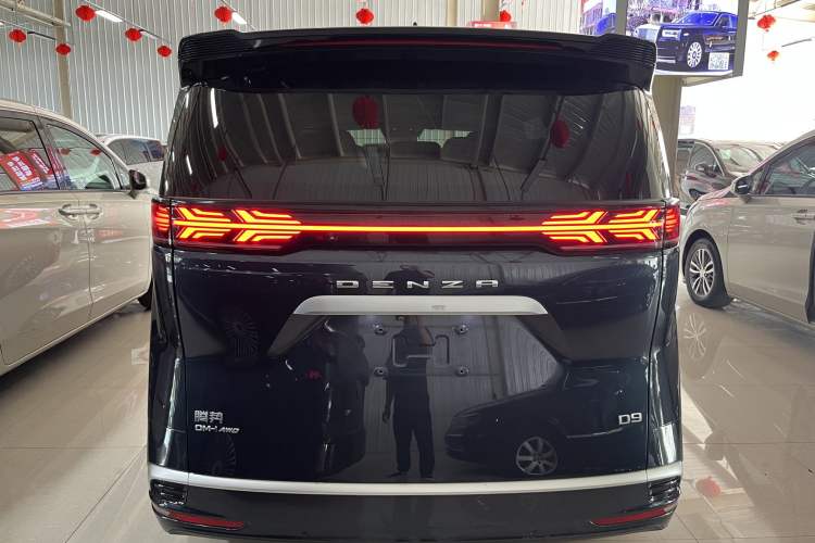 Used Denza D9 2022 DM-i 970 Four-Wheel Drive Flagship Model
