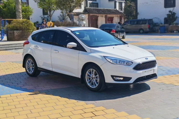 Used Ford Focus 2018 Hatchback Classic 1.6L Automatic Trendy SmartDrive Edition
