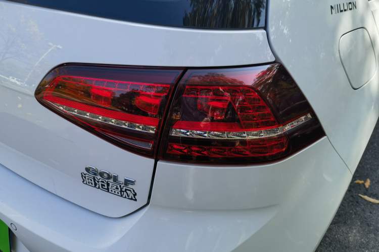 Used Volkswagen Golf 2017 1.6L Automatic Comfort Million-Vehicle Anniversary Edition
