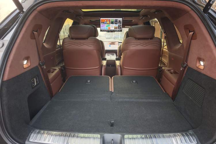 Used  HL 2025 700 Ultra Six-Seater All-Wheel-Drive LiDAR Version
