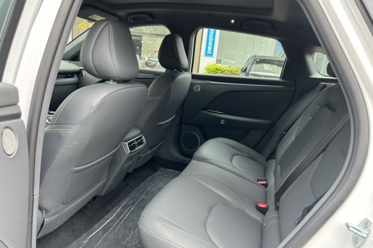 Used ARCFOX Alpha T5 2026 Model Range-Extended 1215 Yuanjing Smart Driving Version
