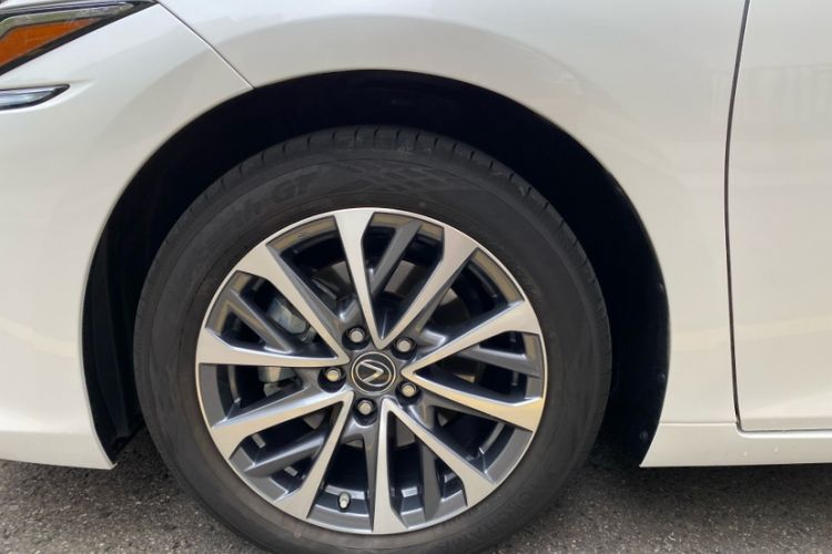 Used Lexus ES 2024 200 Premium Edition
