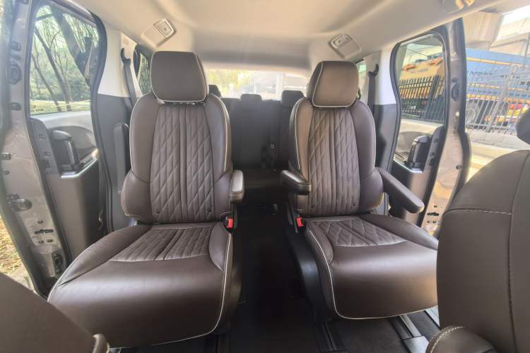 Used Buick GL8 2022 Land Business Class 652T Luxury Model
