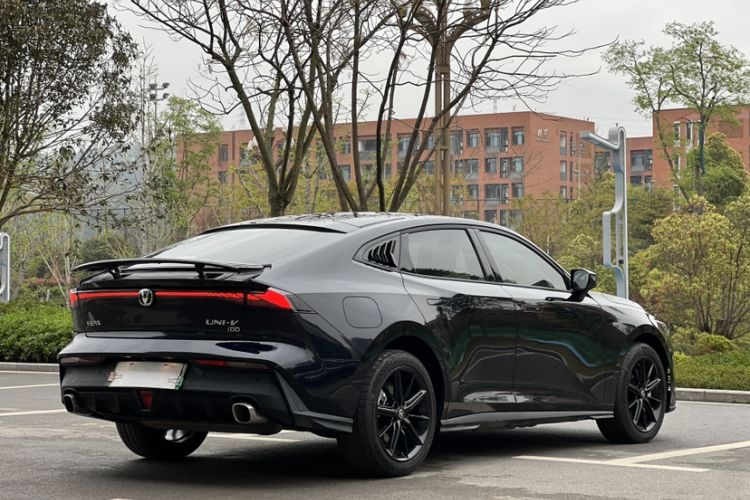 Used Changan UNI-V iDD 2023 ZhiDian iDD 1.5T 113km ZhiKu Model
