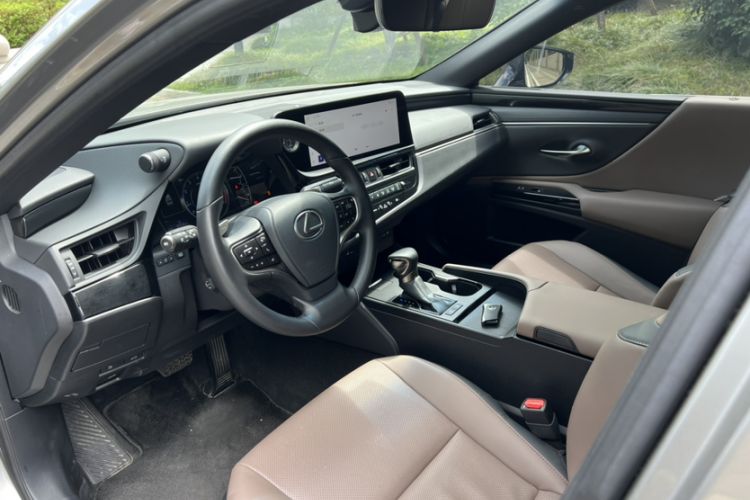 Used Lexus ES 2023 200 Excellence Edition
