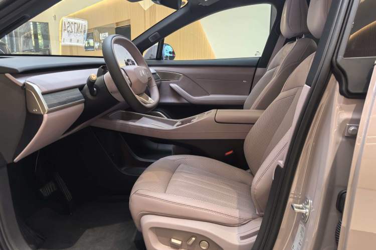 Used ONVO L60 2024 60 kWh All-Wheel Drive
