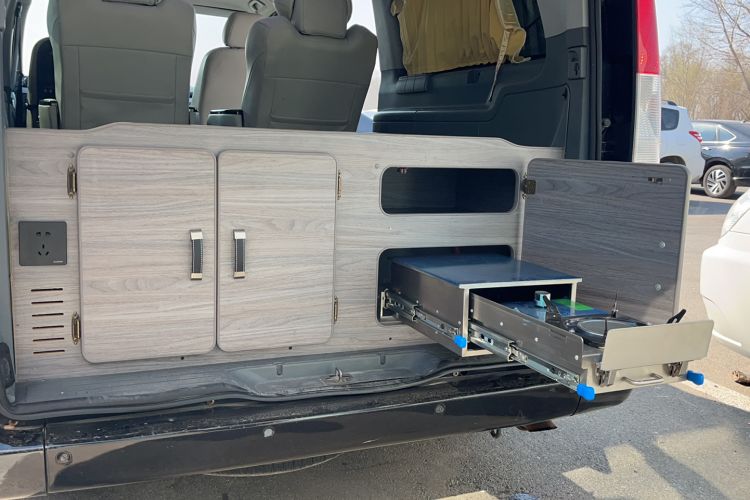 Used Mercedes-Benz Vito 2011 2.5L 7-seater executive version