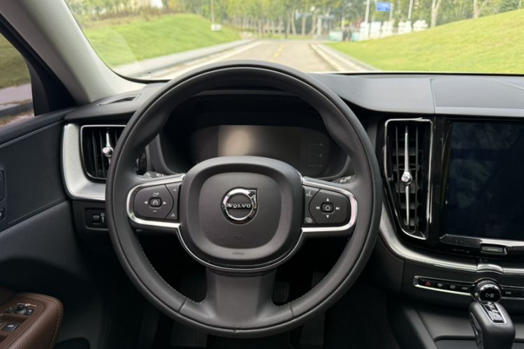 Used Volvo XC60 2019 T5 4x4 Smart Edition China VI Standard
