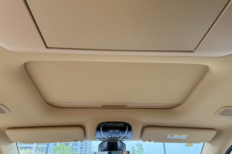 Used VOYAH Dream 2025 PHEV Four-Wheel Drive Prestige Kunpeng Edition