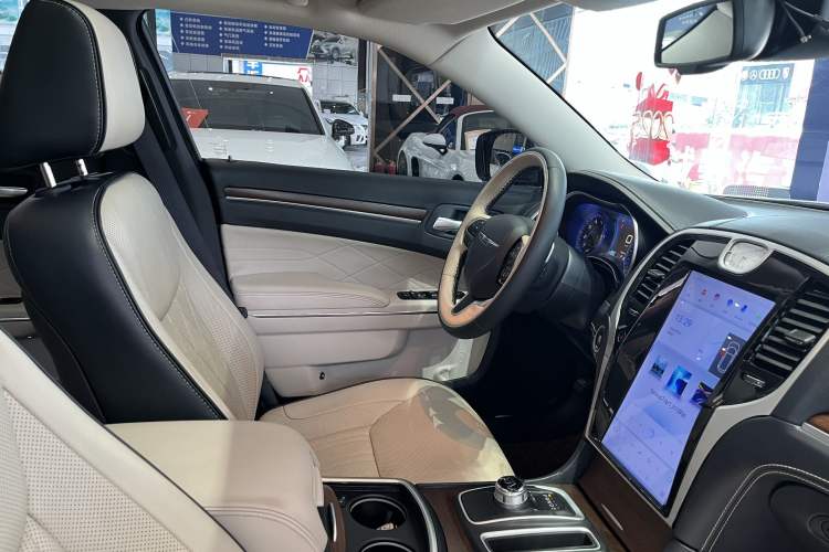 Used Chrysler 300C 2016 3.0L Supreme Edition
