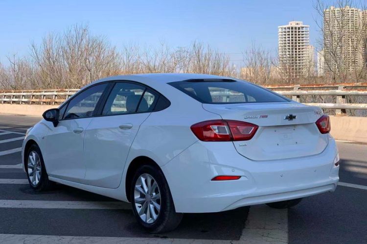 Used Chevrolet Cruze 2018 320 Automatic Pioneer Sunroof Edition

