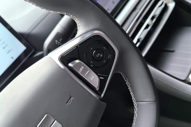 Used  Galaxy A7 2025 Model EM-i 70km Luxury Edition
