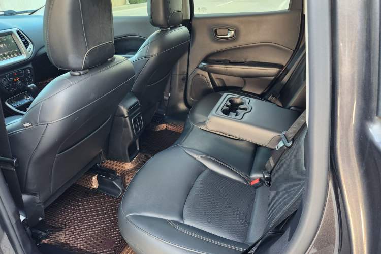 Used  Compass 2017 200T Automatic Family Edition
