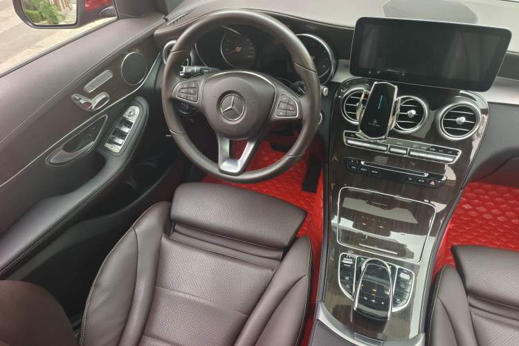 Used Mercedes-Benz GLC 2019 GLC 260 4MATIC Luxury Model
