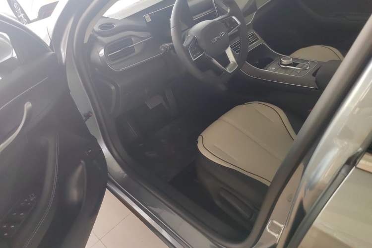 Used BYD Destroyer 05 2024 Honor Edition DM-i 120KM Luxury Model
