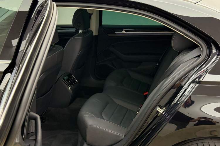 Used Volkswagen Phideon 2018 Revised Version 380TSI Two-Wheel Drive Business Edition
