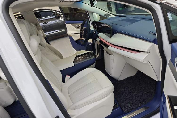 Used Buick GL8 New Energy 2024 Lu Zun Luxury Edition 7-Seater
