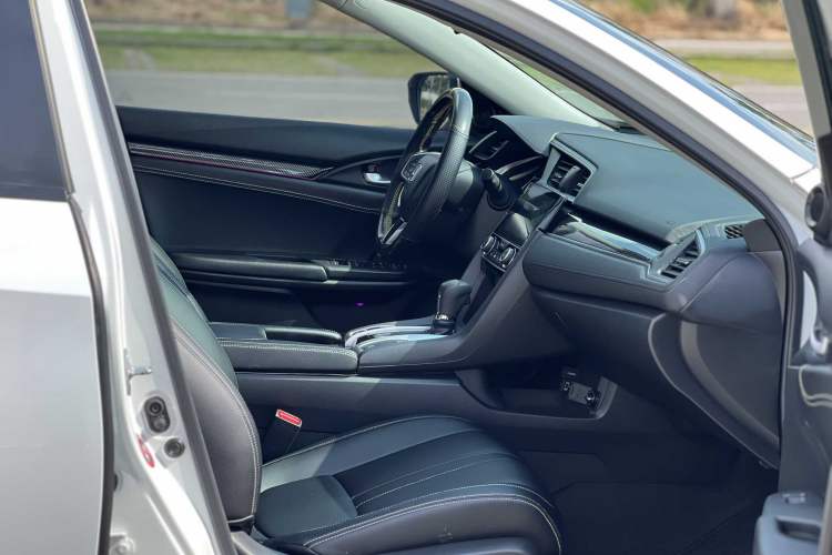 Used Honda Civic 2016 220TURBO CVT Luxury Edition
