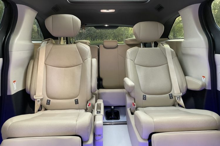 Used Toyota Granvia 2022 2.5L Hybrid Prestige Edition