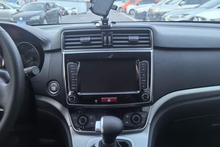 Used Haval M6 2019 1.5T DCT Two-Wheel Drive Value Edition China VI Standard
