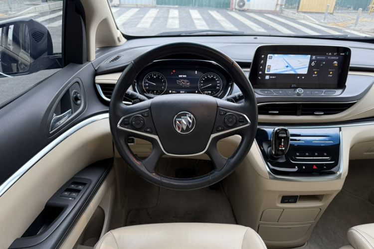 Used Buick GL8 2023 Facelifted Land Cruiser Executive Luxury Version
