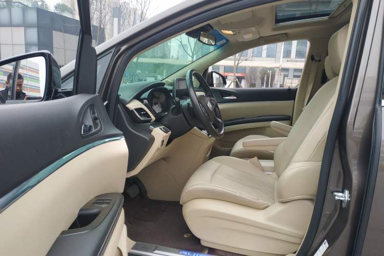 Used Buick GL8 2023 Facelifted Land Cruiser Executive Luxury Version